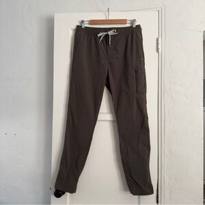Vuori Men’s Technical Climber Pant in Dark Oregano Size M
